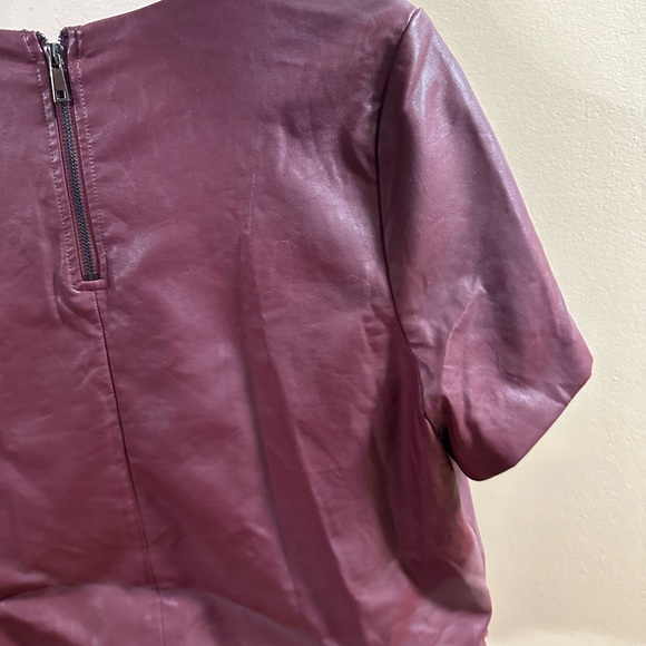 Faux Leather burgundy T-shirt - Picture 3 of 7